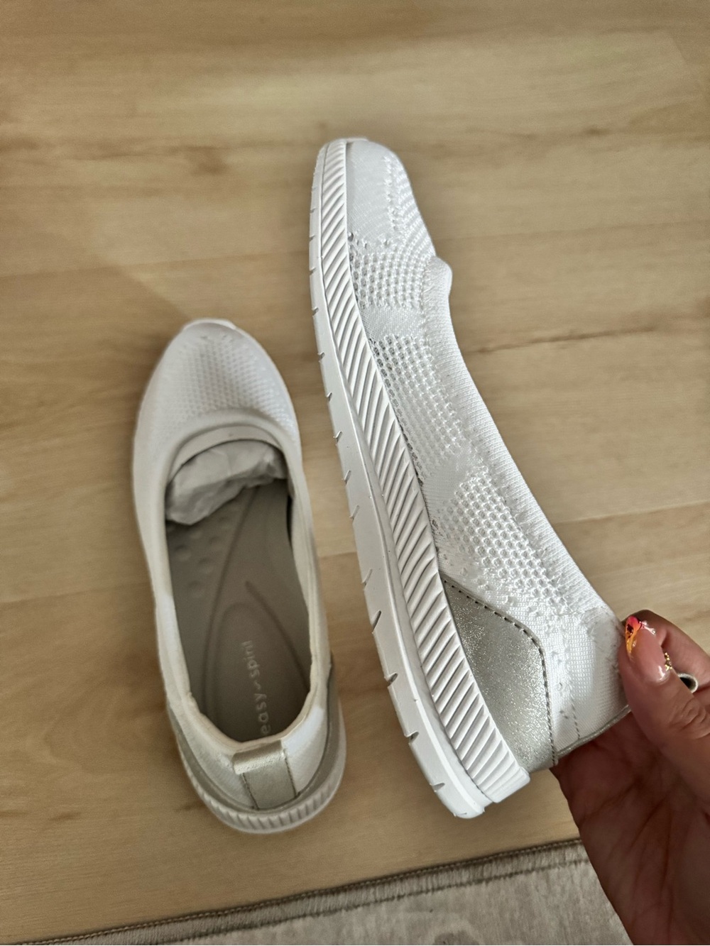 Easy Spirit Women's White Knit Slip-On Flats - Picture 4 of 7